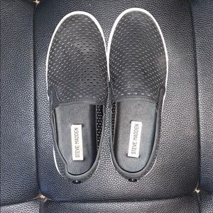 Black Steve Madden slip on shoes